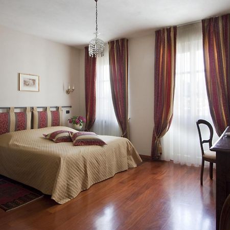 Locanda Dell' Orso Bevitore Bed & Breakfast Verduno Room photo