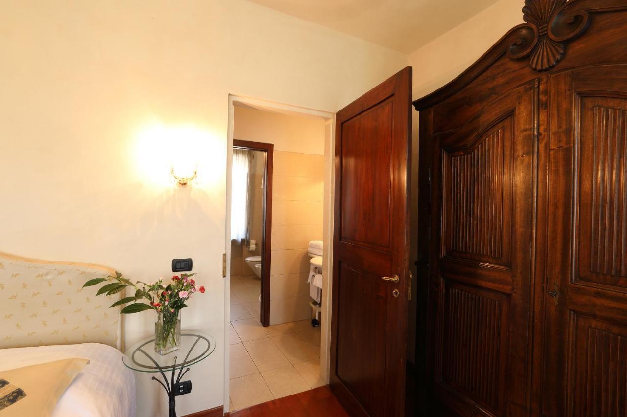 Locanda Dell' Orso Bevitore Bed & Breakfast Verduno Exterior photo