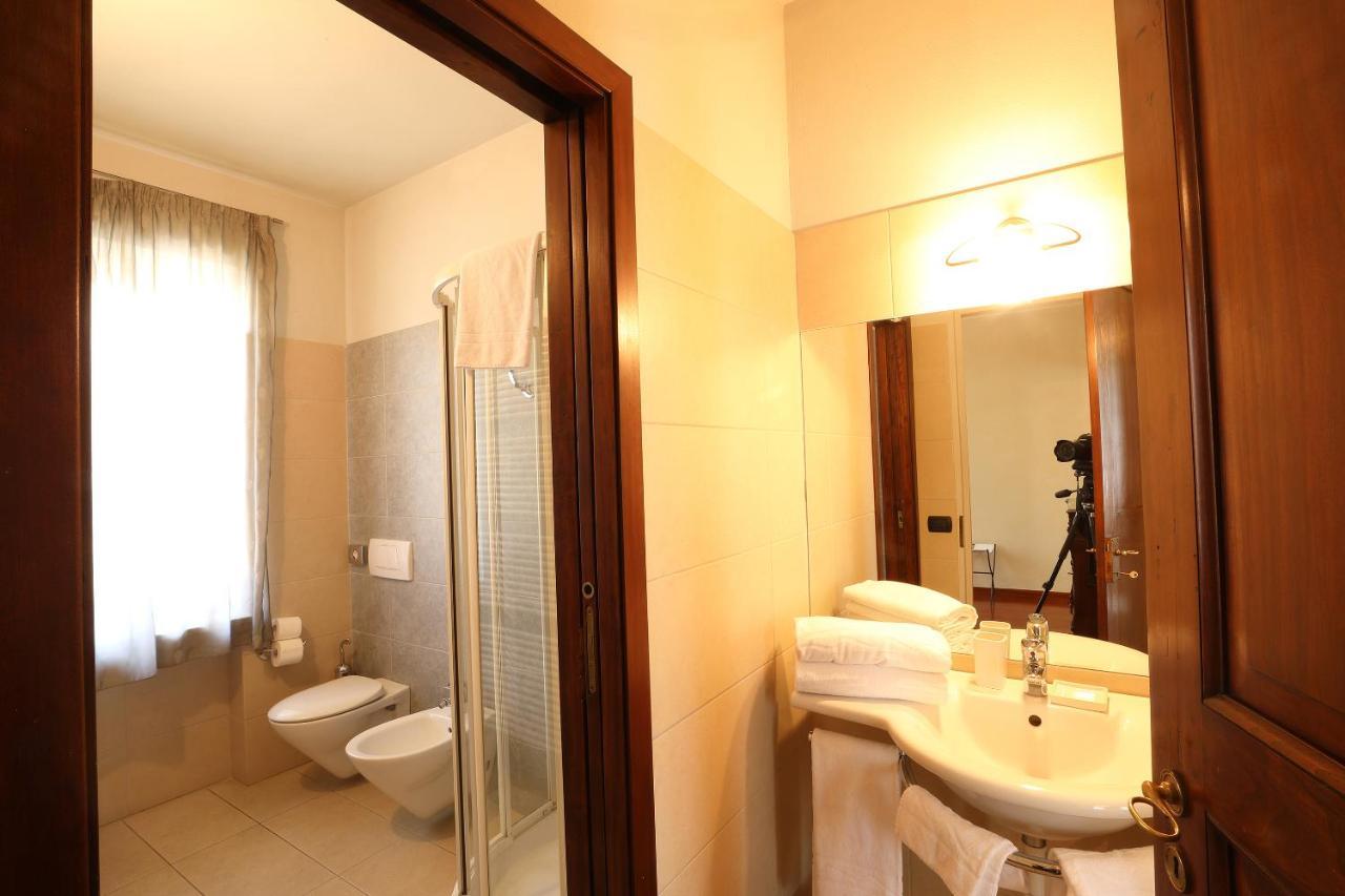 Locanda Dell' Orso Bevitore Verduno Exterior photo