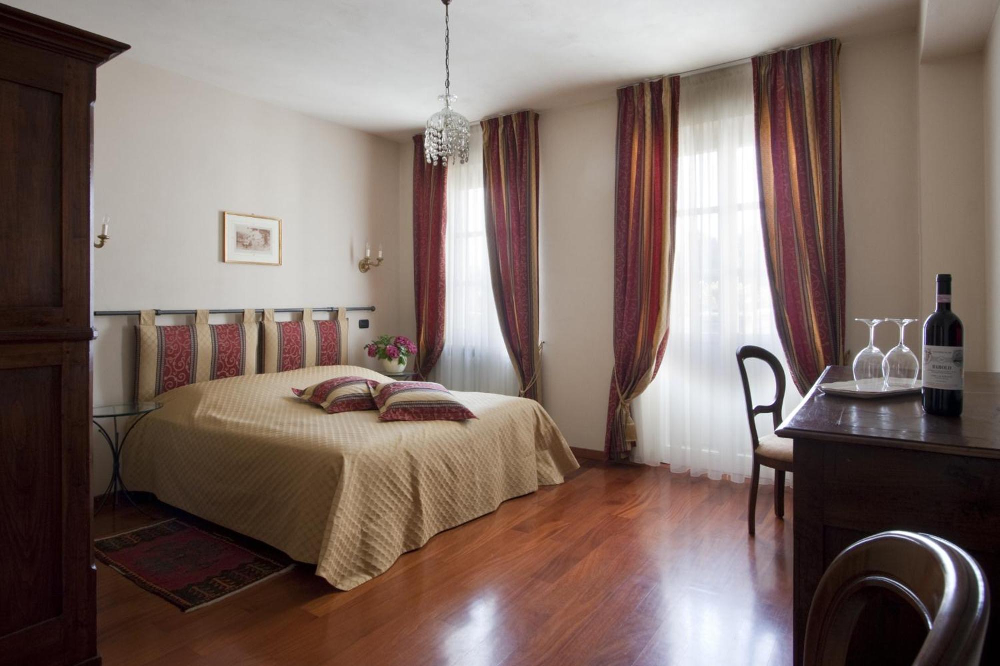 Locanda Dell' Orso Bevitore Bed & Breakfast Verduno Room photo