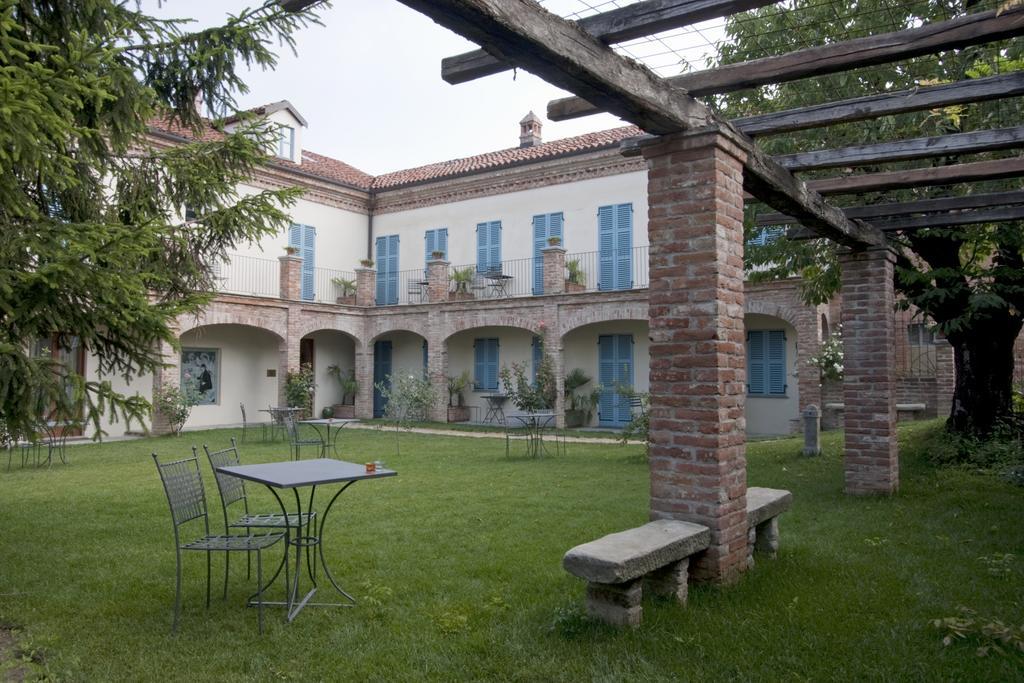 Locanda Dell' Orso Bevitore Bed & Breakfast Verduno Exterior photo