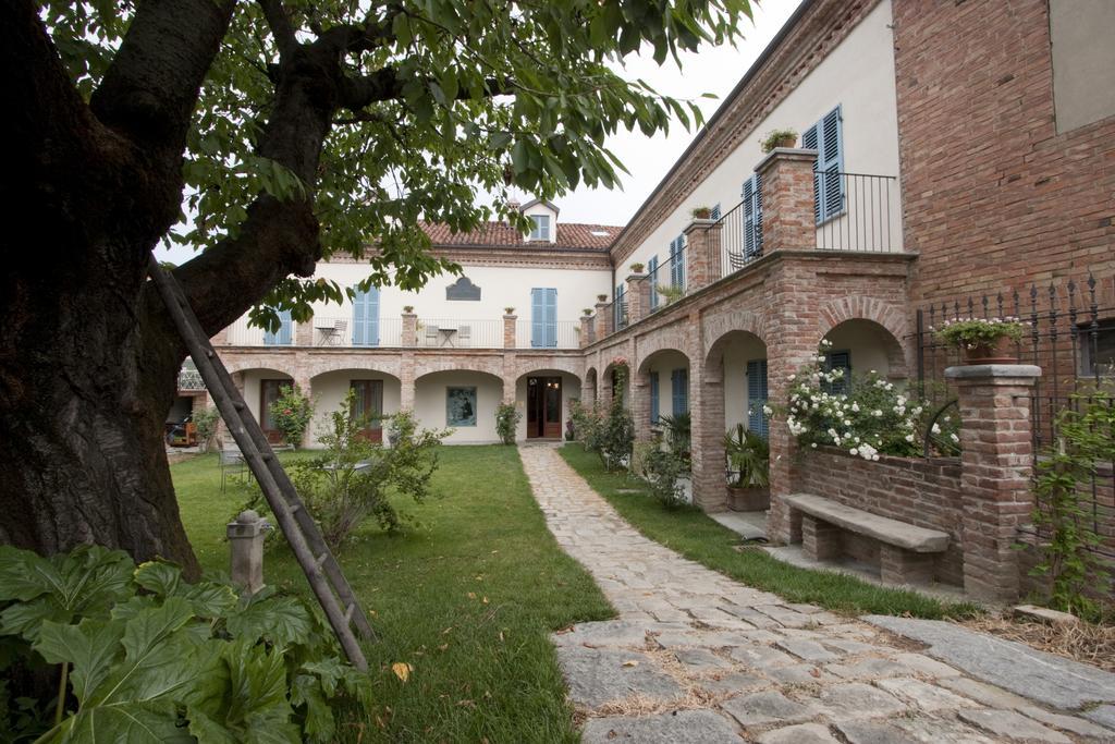 Locanda Dell' Orso Bevitore Bed & Breakfast Verduno Exterior photo