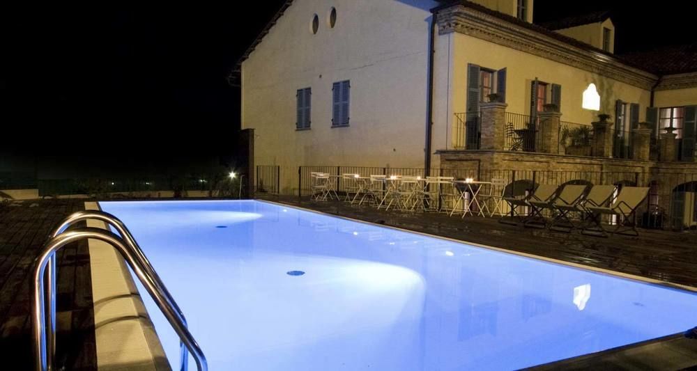 Locanda Dell' Orso Bevitore Verduno Exterior photo